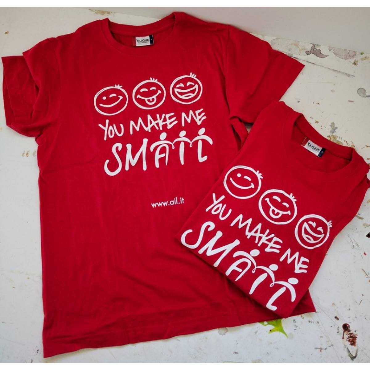 T-Shirt YouMakeMeSmAIL Unisex - Colore Rosso - Stampa Bianca